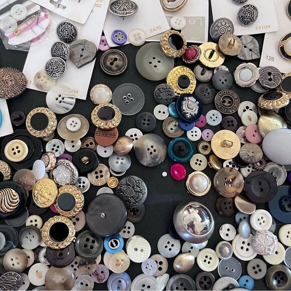 Vintage Buttons Lot - Picture 2 of 7